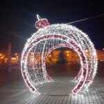 04.12.2020 Małogoszcz. Świetlna bombka na rynku / Dionizy Krawczyński / Radio Kielce