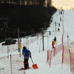 04.12.2020. Bałtów. Pierwsi narciarze w Szwajcarii Bałtowskiej / Emilia Sitarska / Radio Kielce