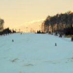 04.12.2020. Bałtów. Pierwsi narciarze w Szwajcarii Bałtowskiej / Emilia Sitarska / Radio Kielce