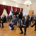 18.12.2020. Pińczów. Wręczenie promes na realizację zadań dofinansowanych z Rządowego Funduszu Inwestycji Lokalnych / Marta Gajda / Radio Kielce