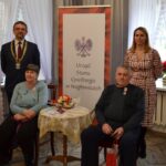 08.12.2020 Nagłowice. Złote gody. Na zdjęciu (od lewej): Jacek Lato – wójt Nagłowic, Marianna i Aleksy Sufinowie, Monika Lipska – USC Nagłowice / Ewa Pociejowska-Gawęda / Radio Kielce