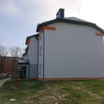 03.12.2020 Ostrowiec Św. Przekazanie kluczy do mieszkań w bloku socjalnym przy ul. Parkowej 2a / Emilia Sitarska / Radio Kielce