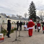 04.12.2020. Końskie. Oficjalne rozświetlenie choinki miejskiej / Magdalena Galas-Klusek / Radio Kielce