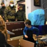 14.12.2020 Kielce i Łopuszno. Terytorialsi pomagają w akcji "Szlachetna paczka" / starszy szeregowy Daniel Woś / ŚBOT