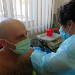 27.12.2020 Starachowice. Szczepienia przeciwko COVID-19. Na zdjęciu: Grzegorz Kaleta - dyrektor Szpitala Powiatowego w Starachowicach / Anna Głąb / Radio Kielce