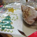 13.12.2020. Jędrzejów. Pierniki świąteczne upieczone przez podopiecznych Ogniska Wychowawczego Caritas / Ewa Pociejowska-Gawęda / Radio Kielce