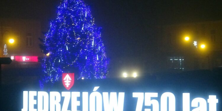 20.12.2020 Jędrzejów. Świąteczne dekoracje / Ewa Pociejowska-Gawęda / Radio Kielce