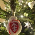 26.12.2020. Jędrzejów. Klasztor cystersów. Patriotyczna choinka / Ewa Pociejowska-Gawęda / Radio Kielce