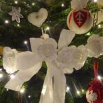 26.12.2020. Jędrzejów. Klasztor cystersów. Patriotyczna choinka / Ewa Pociejowska-Gawęda / Radio Kielce