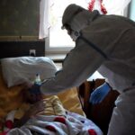 01.12.2020. Łączna. Terytorialsi opiekują się chorymi pensjonariuszami Domu Opieki ,,Liliowy Dworek” / ŚBOT