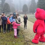 19.12.2020 Nagłowice. Spektakl plenerowy „Zimowa clownada” / Gazeta Jędrzejowska