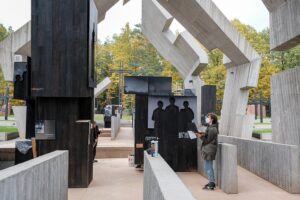 Mauzoleum Martyrologii Wsi Polskich w Michniowie / Muzeum Wsi Kieleckiej