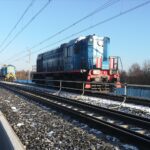 03.12.2020. 117-tonowe lokomotywy sprawdziły nowe mosty i wiadukty na jednym z torów Centralnej Magistrali Kolejowej między miejscowościami Pilichowice - Olszamowice / PKP Polskie Linie Kolejowe