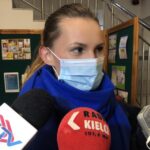 24.12.2020. Sandomierz. Paczki od Caritas Diecezji Sandomierskiej dla potrzebujących. Na zdjęciu: Ewa Dzwonkowska - koordynatorka przedświątecznej pomocy / Grażyna Szlęzak-Wójcik / Radio Kielce