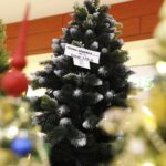 20.12.2020. Kielce. Pasaż Świętokrzyski. Sztuczne choinki / Jarosław Kubalski / Radio Kielce