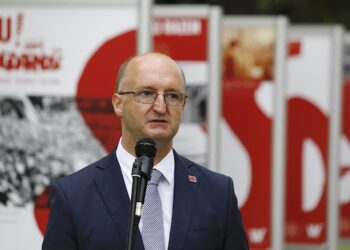 31.08.2020 Kielce. Otwarcie wystawy „Tu rodziła się Solidarność”. Na zdjęciu Piotr Wawrzyk - wiceminister spraw zagranicznych / Jarosław Kubalski / Radio Kielce