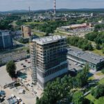 30.07.2020. Kielce. Plaza Tower - najwyższy budynek w Kielcach i województwie świętokrzyskim. Obiekt ma 17 kondygnacji i 55 metrów wysokości / Jarosław Kubalski / Radio Kielce