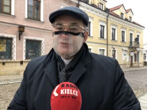 25.12.2020 Sandomierz. Wigilijne Dzieło Pomocy Dzieciom. Na zdjęciu: ks. Bogusław Pitucha dyrektor Caritas Diecezji Sandomierskiej / Grażyna Szlęzak-Wójcik / Radio Kielce