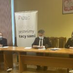 15.12.2020. Kielce. Posiedzenie kapituły konkursu „Świętokrzyskich Burzycieli Barier im. Anny Sowy”. Na zdjęciu (od lewej): Andrzej Michalski - dyrektor świętokrzyskiego oddziału Państwowego Funduszu Rehabilitacji Osób Niepełnosprawnych, Krzysztof Słoń - senator PiS, Ewa Kopolovets - dyrektor Wydziału Polityki Społecznej i Zdrowia Świętokrzyskiego Urzędu Wojewódzkiego w Kielcach / Iwona Murawska / Radio Kielce