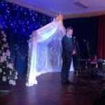 27.12.2020. Rytwiany. Koncert kolęd pn. „W świetle Betlejemskiej Gwiazdy”. Na zdjęciu: Grzegorz Forkasiewicz - wójt Rytwian / Grażyna Szlęzak-Wójcik / Radio Kielce