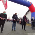 14.12.2020 Kazimierza Wielka. Otwarcie targowiska po rewitalizacji. Na zdjęciu (od lewej): Wacław Piwudzki – przewodniczący rady miejskiej w Kazimierzy Wielkiej, Marcin Borowiec - prezes firmy wykonującej inwestycję, Andrzej Bętkowski – marszałek województwa i Adam Bodzioch – burmistrz Kazimierzy / Marta Gajda / Radio Kielce