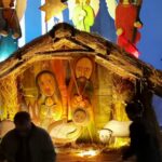 16.12.2020. Wolica - Tokarnia. Niezwykła ludowa szopka powstaje w sanktuarium Maksymiliana Marii Kolbego / ks. Jacek Dąbek