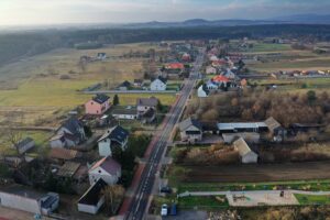 15.12.2020 Kostomłoty Drugie. Wyremontowana droga powiatowa Laskowa / Jarosław Kubalski / Radio Kielce