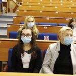 21.12.2020 Kielce. Wojewoda świętokrzyski Zbigniew Koniusz i laureaci konkursu „To właśnie Wolność" / Jarosław Kubalski / Radio Kielce