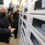 21.12.2020. Kielce. Otwarcie bibliomatu przy Wojewódzkiej Bibliotece Publicznej w Kielcach. Na zdjęciu: Andrzej Bętkowski - marszałek województwa świętokrzyskiego / Jarosław Kubalski / Radio Kielce