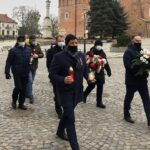 13.12.2020. Sandomierz. Obchody 39. rocznicy wprowadzenia stanu wojennego w Polsce. Na zdjęciu (pierwszy z prawej): Marek Kwitek - poseł PiS / Grażyna-Szlęzak-Wójcik / Radio Kielce