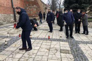 13.12.2020. Sandomierz. Obchody 39. rocznicy wprowadzenia stanu wojennego w Polsce. Na zdjęciu: Marek Kwitek - poseł PiS / Grażyna-Szlęzak-Wójcik / Radio Kielce