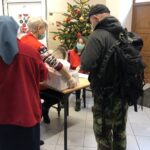 17.12.2020 Sandomierz. Caritas rozpoczęła wydawanie darów żywnościowych na święta / Grażyna Szlęzak-Wójcik / Radio Kielce