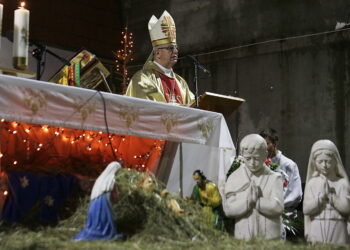 25.12.2017 Kielce. Jan Piotrowski celebrował Pasterkę w budującym się kościele świętej Hiacynty i Franciszka w Kielcach / Jarosław Kubalski / Radio Kielce