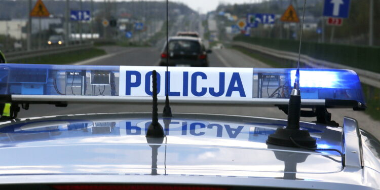 22.04.2019 Bilcza. Policja kontroluje pojazdy / Jarosław Kubalski / Radio Kielce