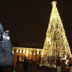 06.12.2020 Kielce. Włączenie iluminacji choinki na Rynku / Jarosław Kubalski / Radio Kielce