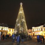 06.12.2020 Kielce. Włączenie iluminacji choinki na Rynku / Jarosław Kubalski / Radio Kielce
