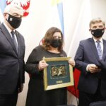 07.12.2020 Kielce. Świętokrzyskie Nagrody Kultury. Od lewej: marszałek Andrzej Bętkowski, Ewa Okońska - Radio Kielce i przewodniczący sejmiku Andrzej Pruś / Jarosław Kubalski / Radio Kielce