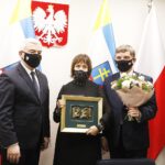07.12.2020 Kielce. Świętokrzyskie Nagrody Kultury. Od lewej: marszałek Andrzej Bętkowski, Urszula Stępień i przewodniczący sejmiku Andrzej Pruś / Jarosław Kubalski / Radio Kielce