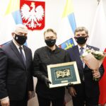 07.12.2020 Kielce. Świętokrzyskie Nagrody Kultury. Od lewej: marszałek Andrzej Bętkowski, Rafał Urbański i przewodniczący sejmiku Andrzej Pruś / Jarosław Kubalski / Radio Kielce