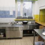 09.12.2020 Kielce. Szkoła Podstawowa nr 13. Wyremontowana stołówka i kuchnia / Jarosław Kubalski / Radio Kielce