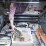 20.12.2020 Kielce. Sklep rybny przy ulicy Dużej / Jarosław Kubalski / Radio Kielce