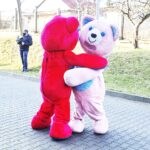 06.12.2020 Kielce. Świętokrzyskie Centrum Pediatrii. Mikołajki. Małych pacjentów odwiedzili aktorzy Teatru Lalki i Aktora "Kubuś" / Jarosław Kubalski / Radio Kielce