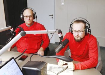 08.12.2020 Radio Kielce. Punkty Widzenia. Jaromir Kruk - tygodnik Piłka Nożna i Maciej Sierpień - rzecznik prasowy Korony Kielce / Jarosław Kubalski / Radio Kielce