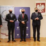 16.12.2020 Kielce. ŚUW. Od lewej: prezes Stowarzyszenia Zachowania Pamięci o Armii Krajowej Marcin Kaczorowski, wicewojewoda Rafał Nowak, wojewoda Zbigniew Koniusz i Szef Urzędu ds. Kombatantów i Osób Represjonowanych Jan Józef Kasprzyk podczas konferencji prasowej / Jarosław Kubalski / Radio Kielce