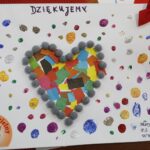 17.12.2020 Kielce. Dzieci z przedszkola nr 25 namalowały dla słowackich lekarzy rysunki. Przekazano je słowackiemu dyplomacie, byłemu Konsulowi Generalnemu Republiki Słowackiej w Krakowie / Jarosław Kubalski / Radio Kielce