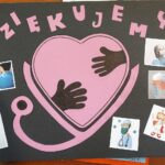 17.12.2020 Kielce. Dzieci z przedszkola nr 25 namalowały dla słowackich lekarzy rysunki. Przekazano je słowackiemu dyplomacie, byłemu Konsulowi Generalnemu Republiki Słowackiej w Krakowie / Jarosław Kubalski / Radio Kielce