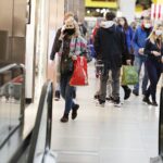 19.12.2020 Kielce. Galeria handlowa Echo. Zakupy / Jarosław Kubalski / Radio Kielce