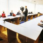 21.12.2020 Kielce. Wręczenie statuetek "Świętokrzyscy Burzyciele Barier im. Anny Sowy". Przemawia senator Krzysztof Słoń / Jarosław Kubalski / Radio Kielce