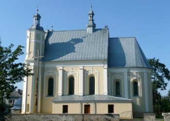 Skarżysko Kościelne. Kościół parafialny pod wezwaniem Świętej Trójcy / parafia Skarżysko Kościelne