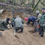 Męczennice. Prace wydobywcze wraku samolotu IŁ-2 / Emilia Sitarska / Radio Kielce